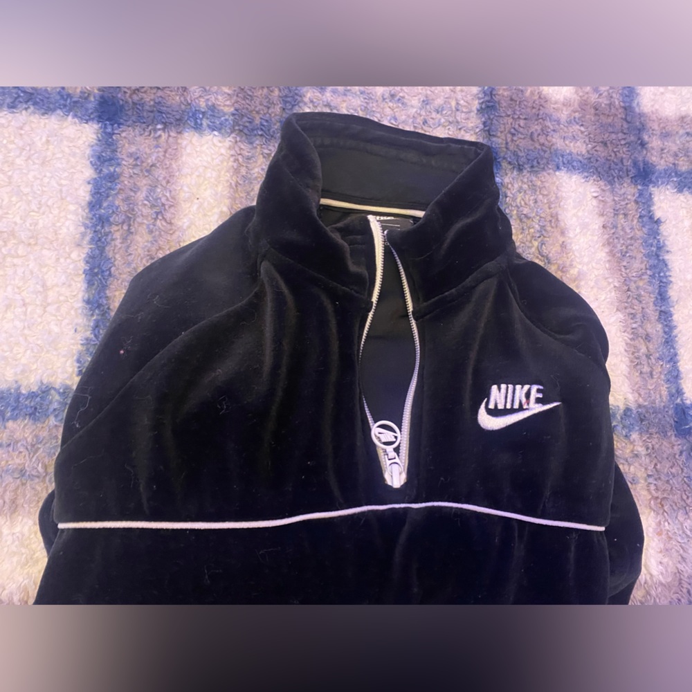Women’s black Nike quarter zip!! size medium.